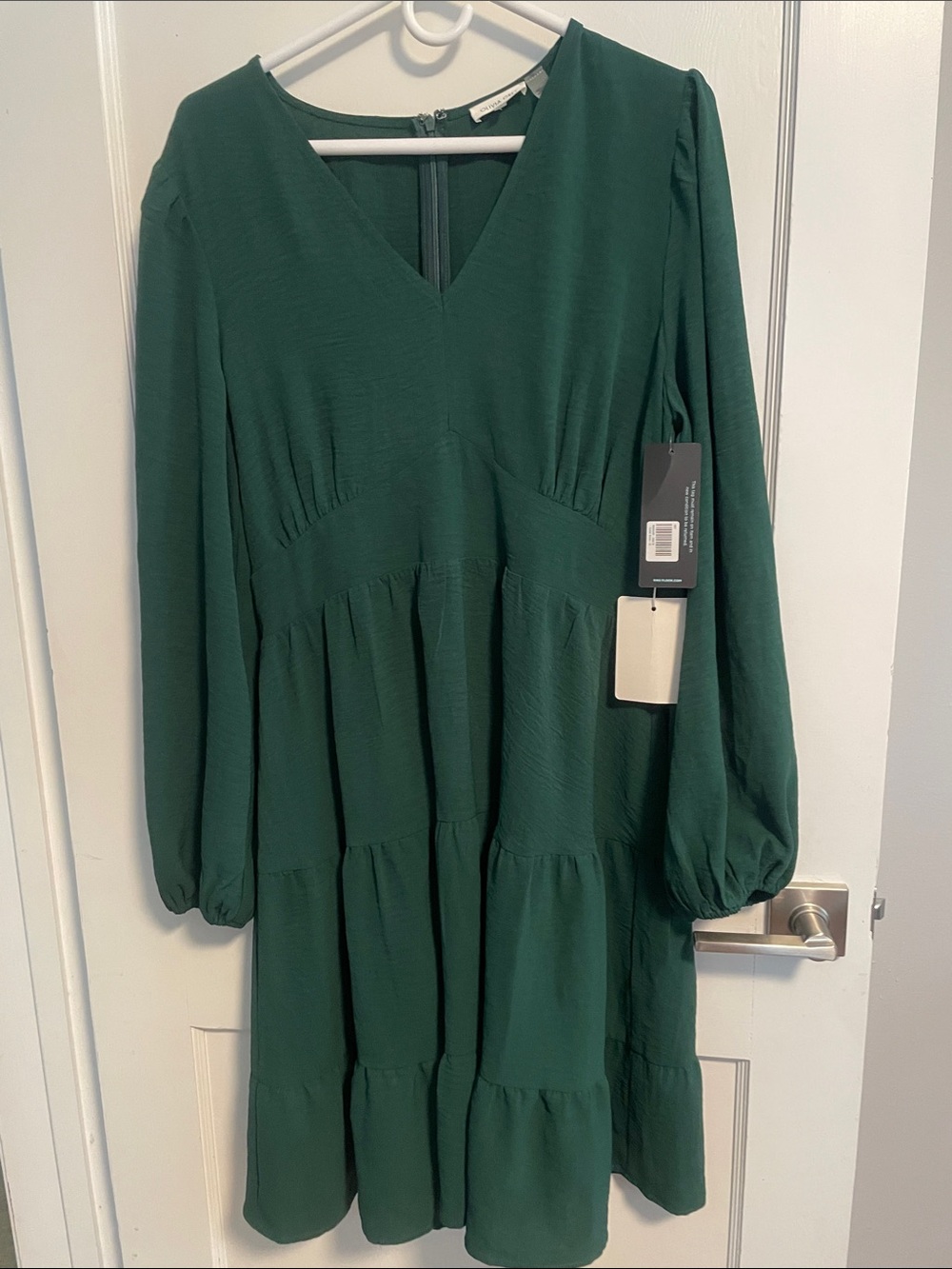 NWT Olivia Grey Long Balloon Sleeve V-Neck Tiered Dress in Hunter Green